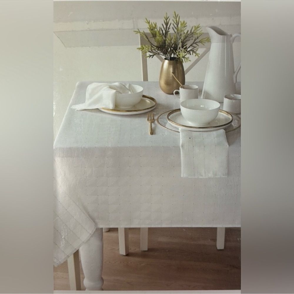 Wegmans Jem White Gold Metallic Polka Ombré Squares Oblong Holiday Tablecloth